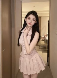 网红小姐姐「稚昂张」穿粉色美裙居家浅跳 网友:身材颜值万里挑一