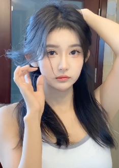 迷人小姐姐「烫头小丸子」分享不同风格穿搭,看哪款你最喜欢?
