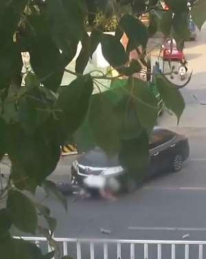 错把油门当刹车,芜湖又一女司机犯此大错,幸好后果不严重!
