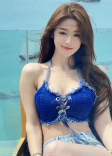 迷人小姐姐「智婉Abby」分享春日海边美好时光 网友:满满高级感