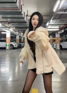 小姐姐「郑庭妍」穿黑丝地下车库热舞 丝袜裂缝成亮点!