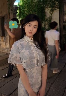 温婉小姐姐「coin」穿旗袍乌镇景区随拍 网友:千秋无绝色,悦目是佳人