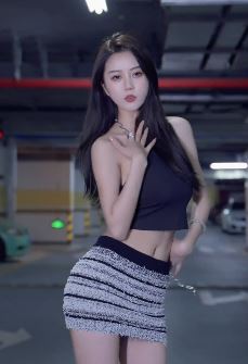 御姐天花板「张婧彤」小姐姐开车门的姿势都那么迷人 网友:抖音最好看的美女!