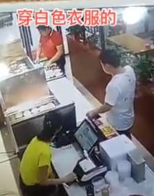 收钱找零时需提防这样的骗子