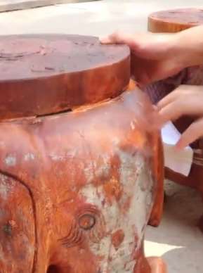 男子在工艺品内藏毒品被边境民警查获