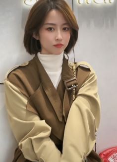 短发美女「璇璇」知性穿搭分享日常随拍 网友:颜值气质满分