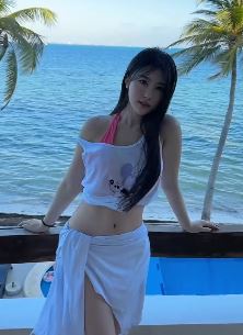 甜美小姐姐「Amazing甜甜」清凉穿搭分享海边游玩vlog 网友:始于清纯,忠于性感