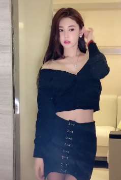 好身材就要穿出来！小姐姐这身优雅穿搭你给打几分？