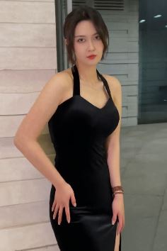 微胖美女「叁Cc」穿开叉裙随拍  网友:微胖女人天花板