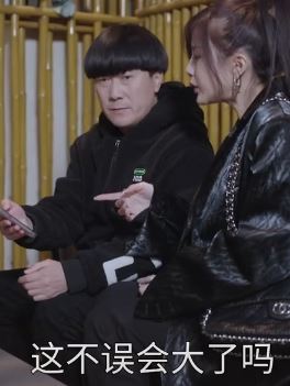 陈翔六点半:蘑菇头与球球进酒店被女友发现,赶紧找上门解释!