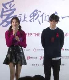 关晓彤探班鹿晗，力破分手传闻