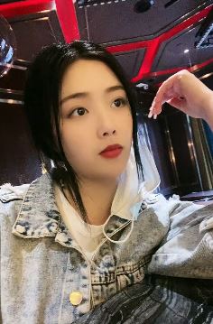 小姐姐「美玉啊」真是个美人胚子,镜头拉得越近越发端庄可人!