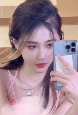 空姐「小湾湾」小姐姐问:想你的最浪漫的表达是什么?网友:是个美女鉴定完毕!