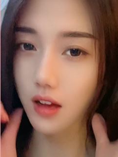 长相清纯小姐姐玩对口型 喜欢她可以关注一下