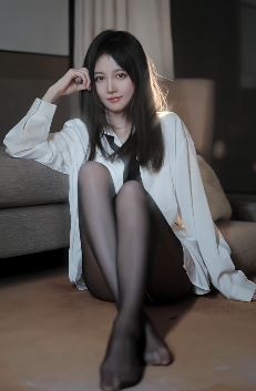 超好看小姐姐「喜乐」穿黑丝分享居家好状态 网友:真的很诱惑
