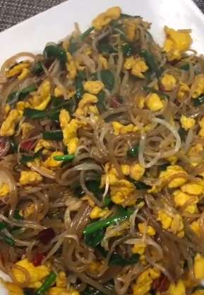 豆芽新吃法，这道菜看着都流口水，快来学学吧！