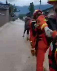 四川冕宁特大暴雨已致12人遇难