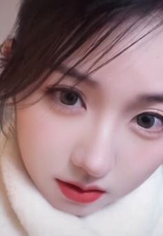 极品甜妹「小小小芒果」玩怼脸拍,漂亮甜美可爱!