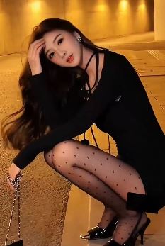 气质女神「YuKii」穿黑丝show完美身材,如此御姐怎能不爱!