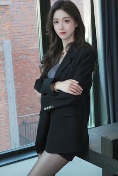 漂亮女主播「美嘉」分享办公室职业装穿搭 配文:有些韵味只有姐姐才有