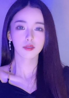网红美女「迅猛龙特蕾莎」,一个让小杨哥都疯狂的女人。喜欢这个好姐姐吗?