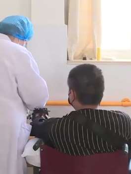 江苏一男子酒后骑车摔成植物人 8个月后奇迹苏醒