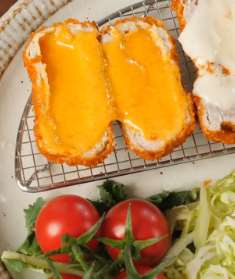 流心芝士炸猪排，一道难以抗拒的美食。