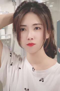 小姐姐签名：人间岁月，浅尝辄止！感觉也是过来人啊！