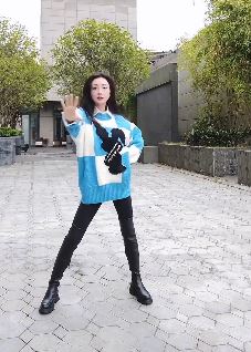 柳岩分享日常跳爱的主打歌舞蹈，跳的怎么样？你给女神打几分？