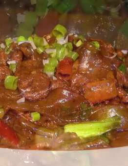 陕北特色"猪肉炖板粉"的做法，看完都流口水了！