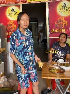 网红「疯产姐妹」日常沙雕：学会这个蹭饭小技巧，天南海北任你吃！