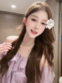 甜美小姐姐「哆啦」穿露肩美裙居家跳甜甜的手势舞 网友:状态不错