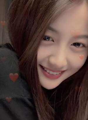 高颜值美女笑一下就轻松获赞，不信搜索抖音号《10599894》看看！