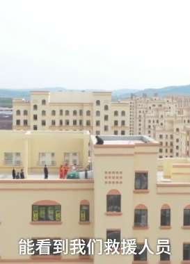 黑龙江佳木斯一少年欲跳楼轻生 叔叔趁送充电宝将其救下