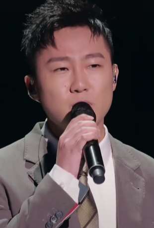 百变达人:帅气小伙模仿邓丽君演唱《我只在乎你》,这声音太像邓丽君了!