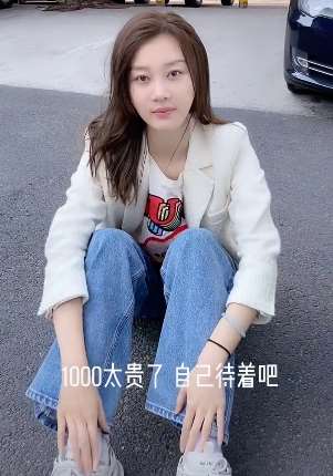 车模张芮尔搞笑段子：碰瓷专找家里人，找外人不安全！