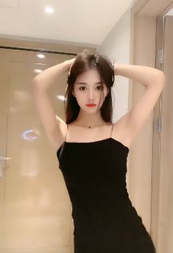 快手美女「我是北北」家中热舞 水蛇腰扭起来真带劲儿