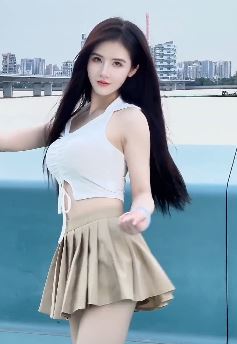 杭州小姐姐「周周真乖」户外浅跳很给力 网友:迷人小美眉!