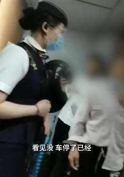 男子高铁厕所内抽烟被纳入失信人员名单 180天内禁乘高铁动车