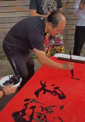 广坤叔在书法上也颇有造诣 你觉得这几个毛笔写得如何？