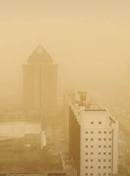 实拍沙尘暴袭击北京城