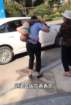 幼儿疑因呛水窒息 物业小姐姐紧急施救转安