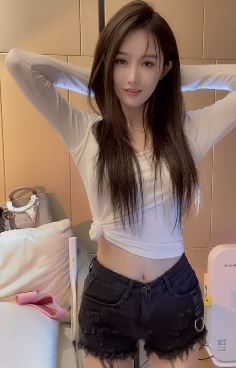 迷人小姐姐「甜橙晓晓」跳影子舞 网友:抖音第一美!