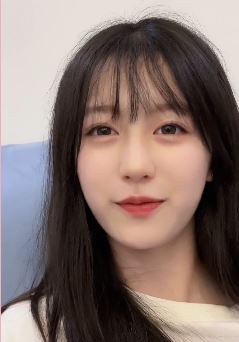 演员「裴佳欣」越长大越漂亮，称今天开始要减肥了！网友：果然就是从小美到大！