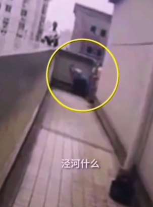 男子祖传药方无人信爬楼欲轻生