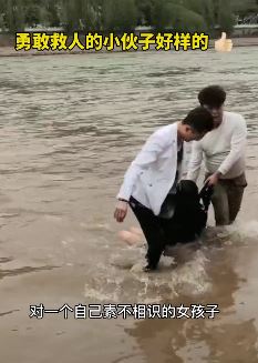 女孩跳河轻生危机时刻2男子下河救人