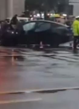 浙江台州一特斯拉连撞2车致2死1伤