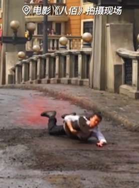 电影八佰票房之所以高 看完这个现场拍摄视频就懂了