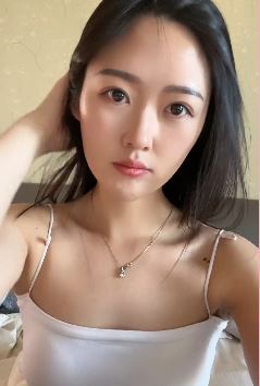 沈阳美女「许小姐」淡妆出镜气质出众 网友:朱粉不深匀,闲花淡淡春!