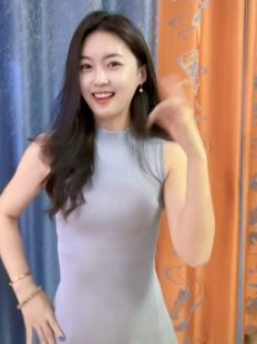 内蒙古小姐姐「宇帆」穿显瘦美裙居家浅跳 网友:彻底沦陷